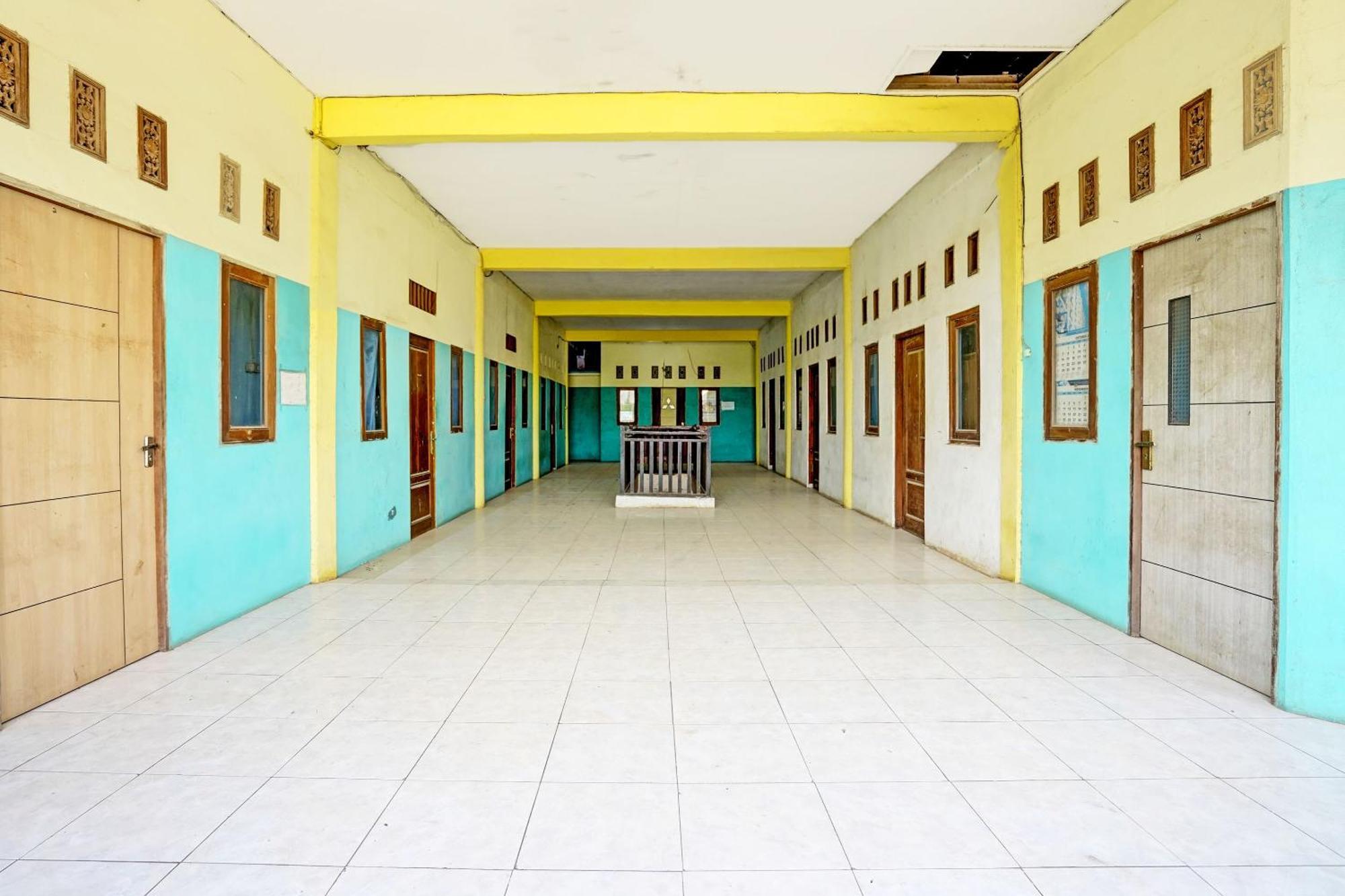 Oyo Life 93037 Nova Jaya Homestay Syariah Lamongan Kültér fotó