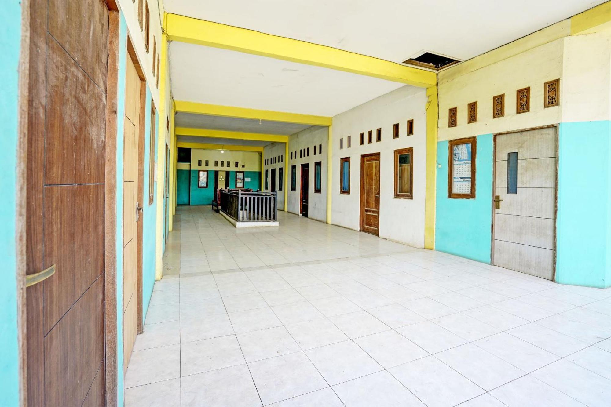 Oyo Life 93037 Nova Jaya Homestay Syariah Lamongan Kültér fotó