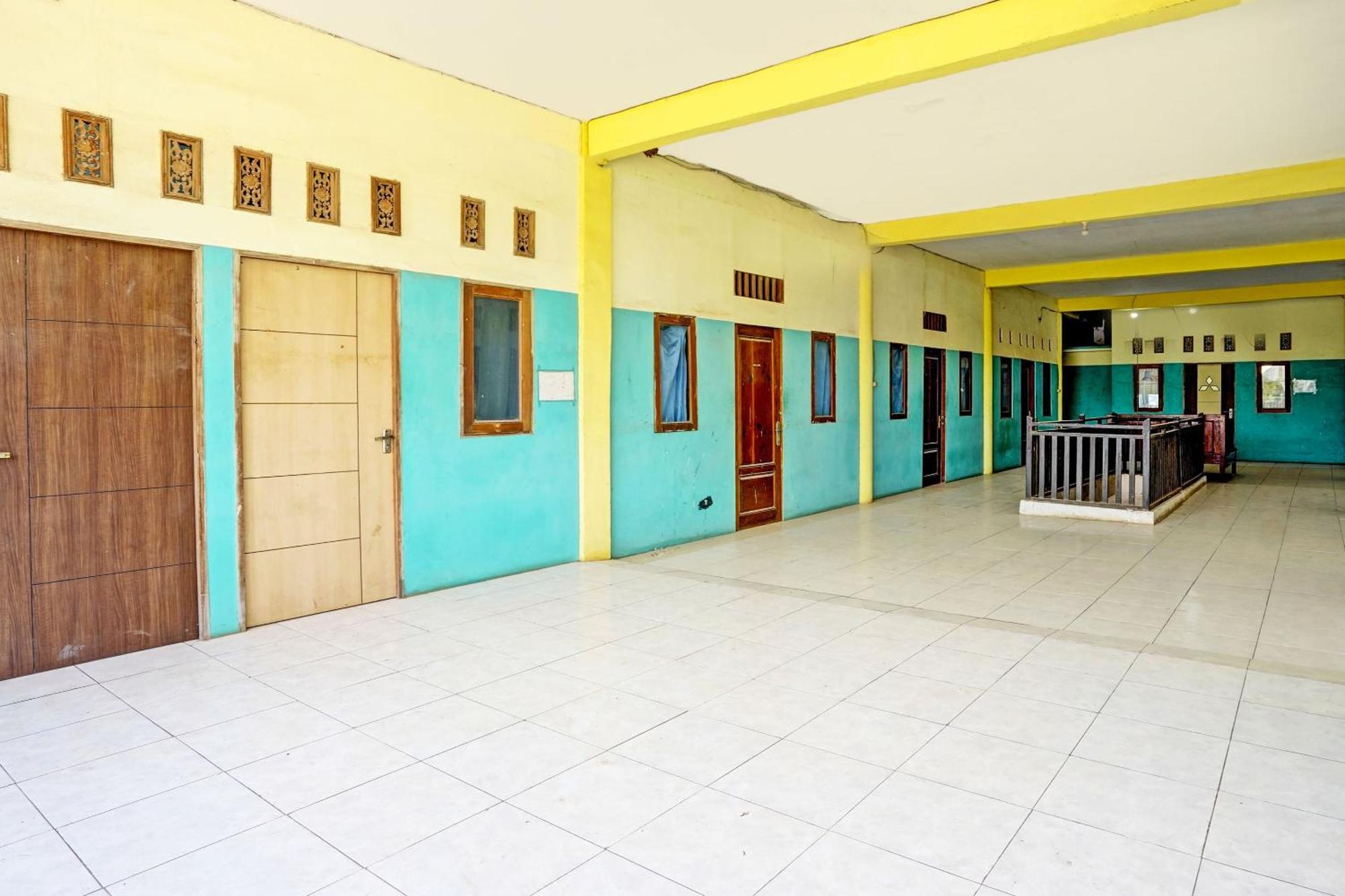 Oyo Life 93037 Nova Jaya Homestay Syariah Lamongan Kültér fotó